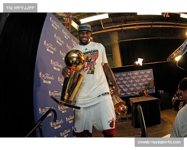 特写:詹姆斯突破生涯45000分大关,现场比赛用球被保存